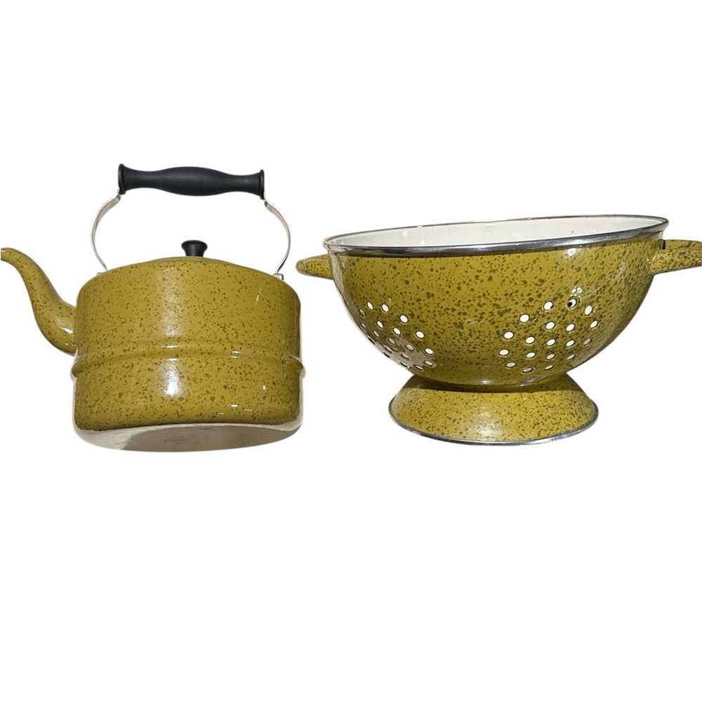 Paula Deen Pea Green Speckled Enamel Tea Kettle and Colander Set